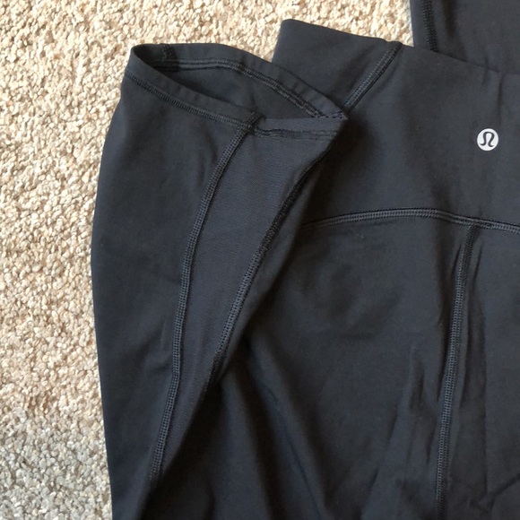 Lululemon Wunder Under Crop Leggings, Size 6 - Black with Mesh Detailing - Picture 3 of 8